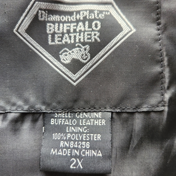 Diamond Plate Genuine Buffalo Leather Vest - Picture 3 of 5